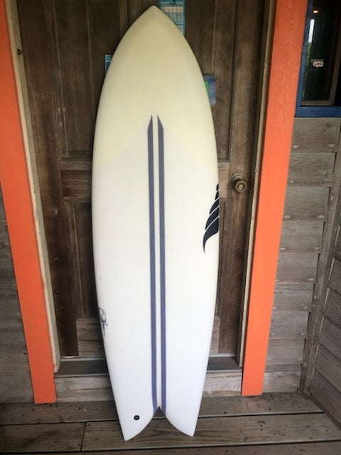 58 throwback solid surf fish image front1